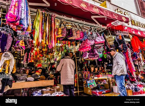 shopping in chinatown new york.